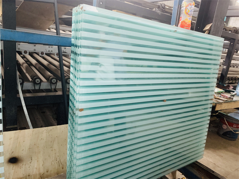 Шелкопечатное стекло